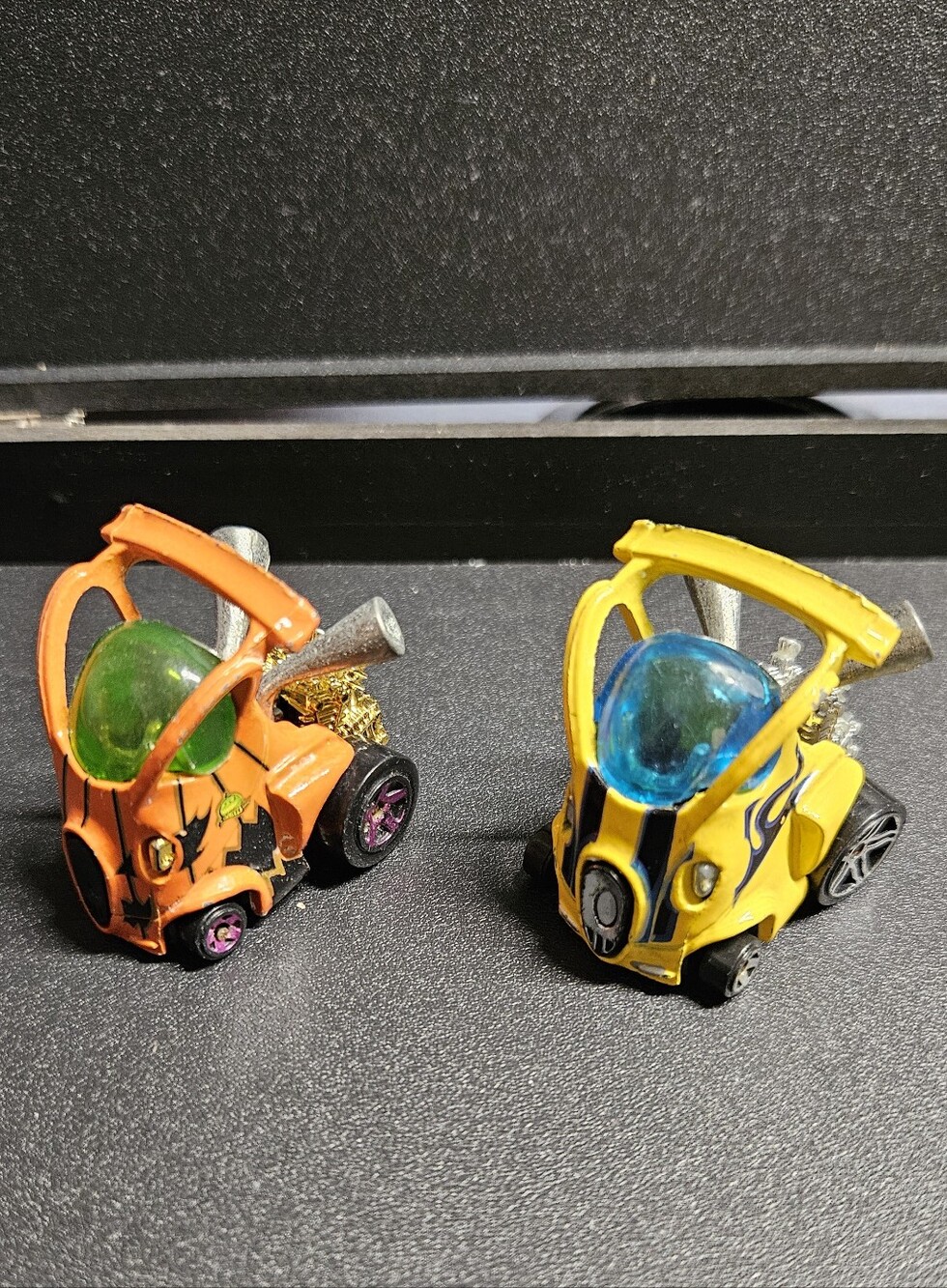 HW Yellow and Orange Halloween Hyper MiteNormal wear and tear